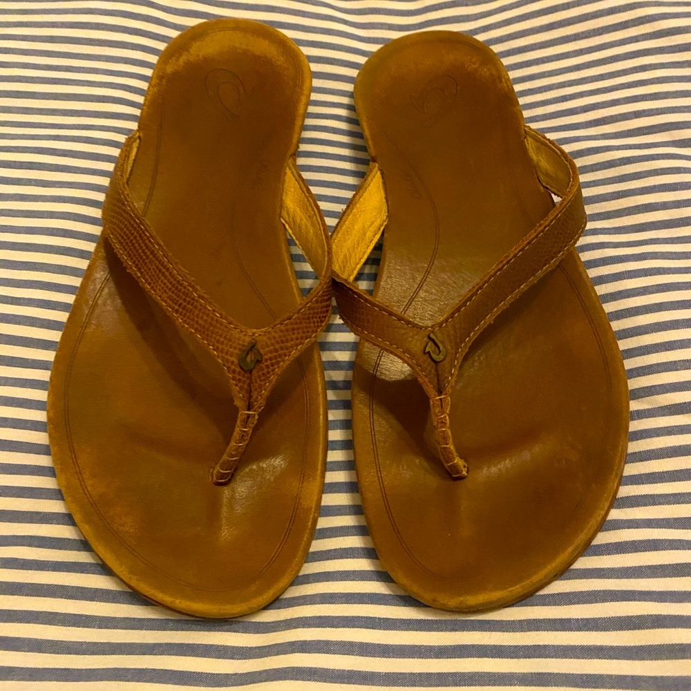 Olukai women’s leather flip flops